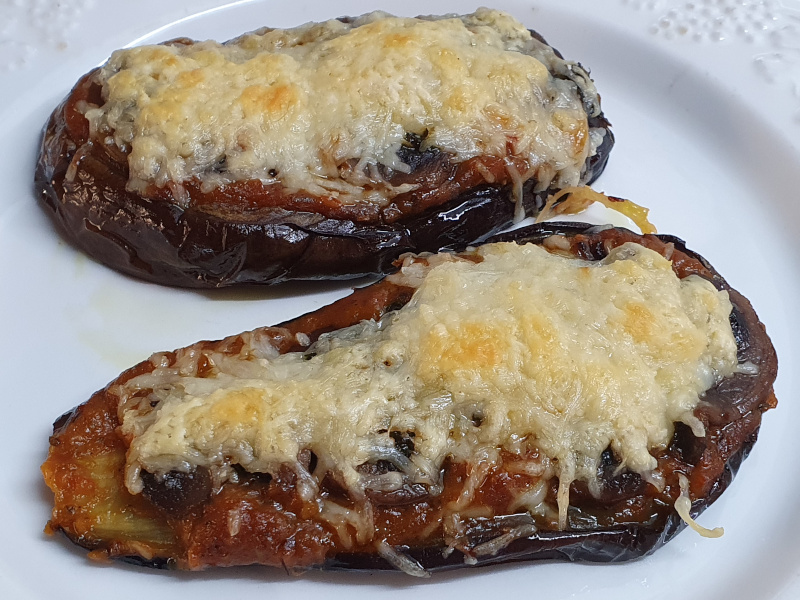 Entrants, amanides, patates, verdures i llegums. ALBERGÍNIES FARCIDES